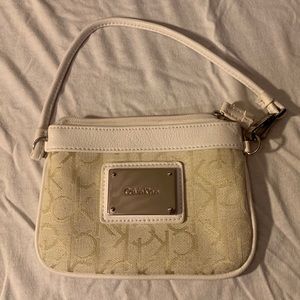 Small wristlet Calvin Klein white